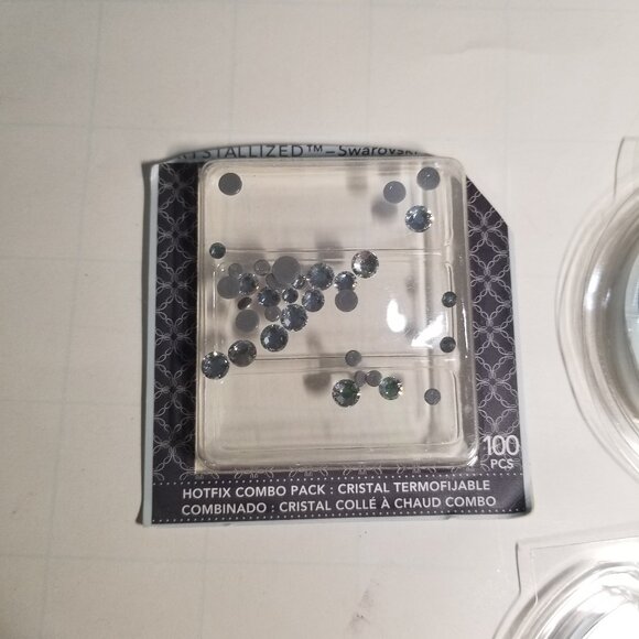 Beads (mostly green), some silver color - Picture 2 of 5